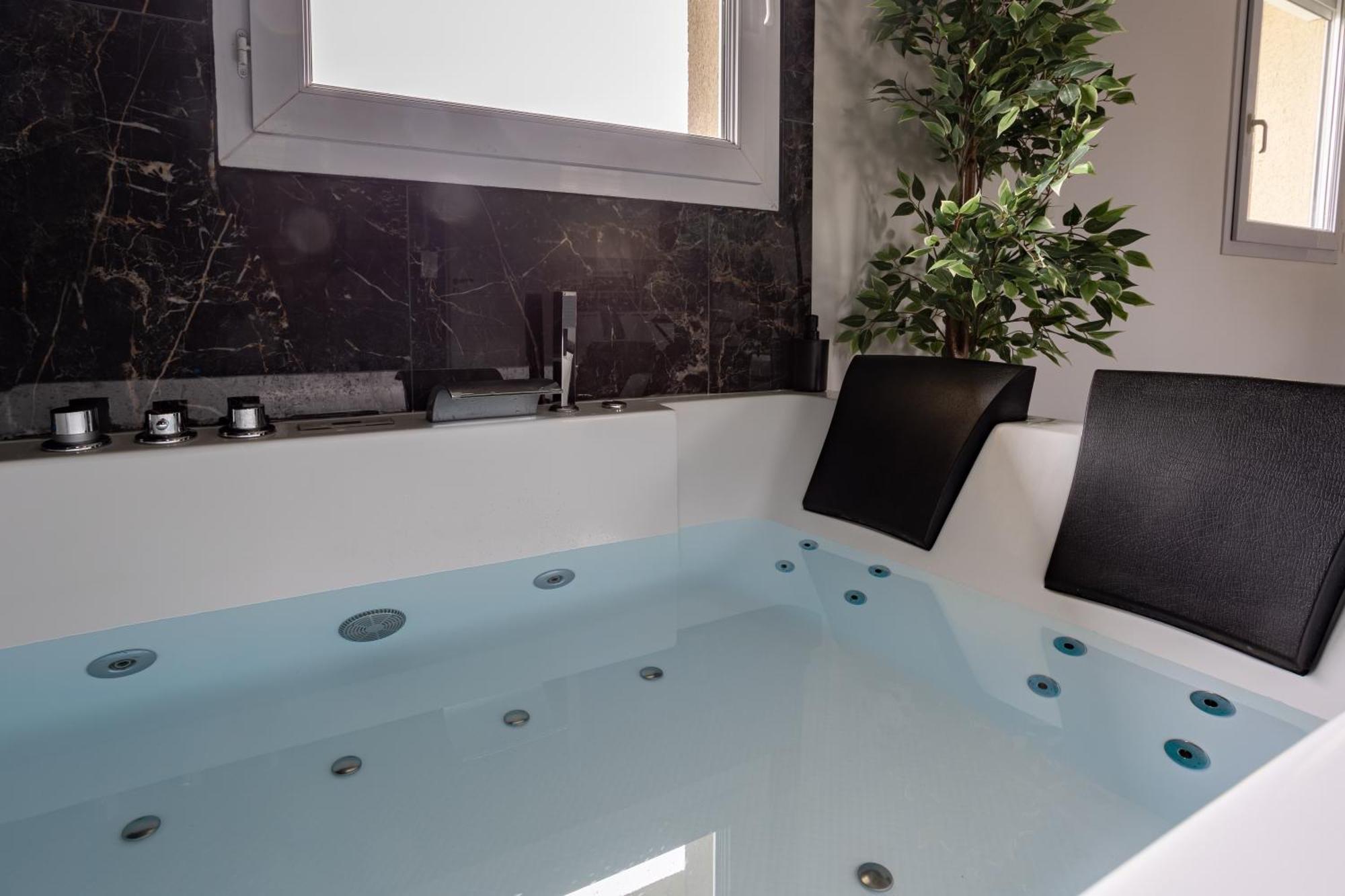 Evasion Romantique Avec Jacuzzi Savigny-le-Temple Exterior photo